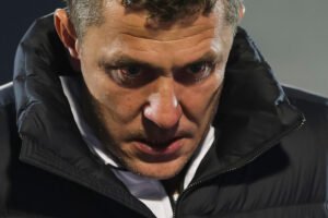 "Da se ne mučimo više": Da li je došao kraj Partizana i Saše Ilića? Ove smrknuto lice sve govore (FOTO)