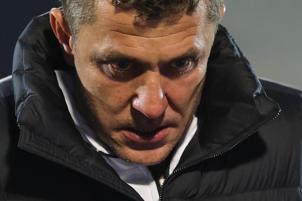 "Da se ne mučimo više": Da li je došao kraj Partizana i Saše Ilića? Ove smrknuto lice sve govore (FOTO)