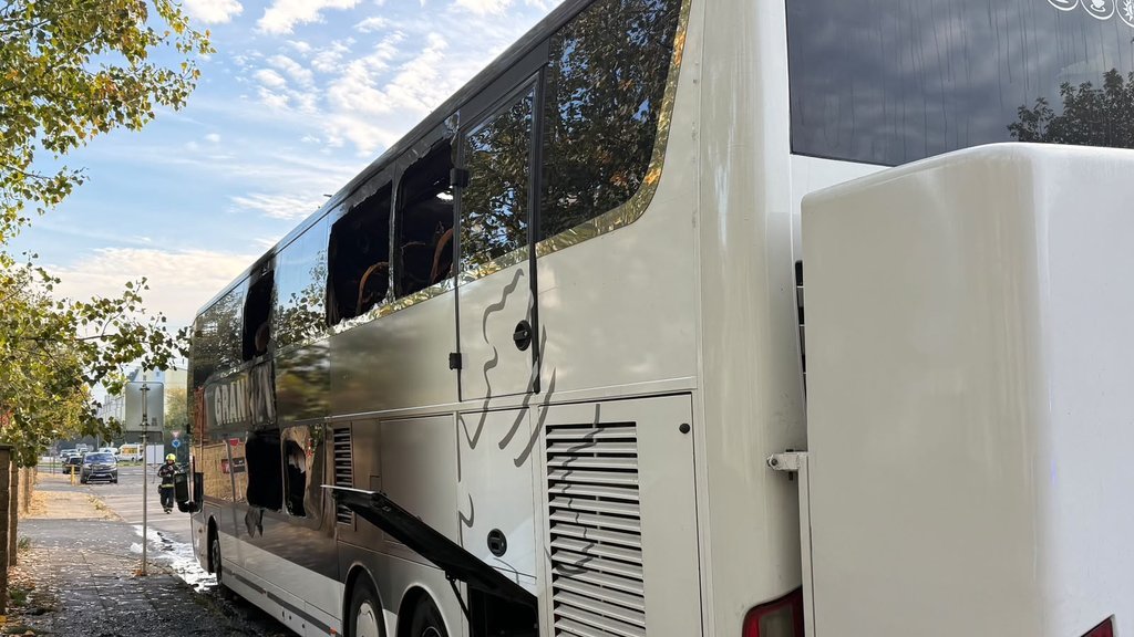 Drama u komšiluku: Autobus sa fudbalerima sleteo sa puta!