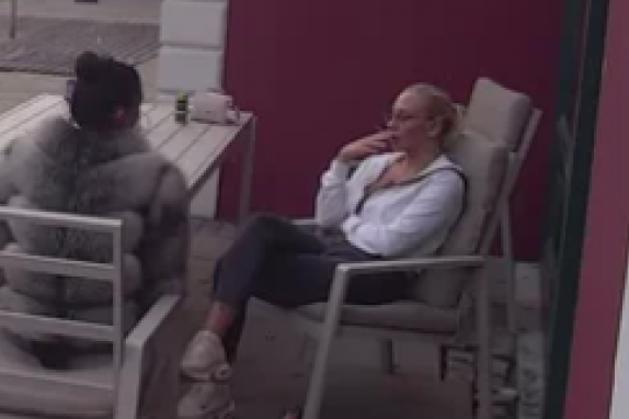 GLORIJI SE NAGLO SLOŠILO UŽIVO U EMISIJI - Hitno IZVEDENA iz Bele kuće, JAUCI se prolomili imanjem!