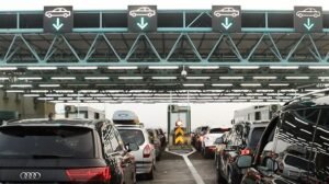 GUŽVE NA GRANICI: Zbog zadržavanja teretnjaka obustavljen saobraćaj za kamione na naplatnoj stanici Adaševci