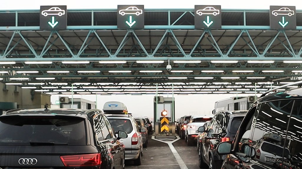 GUŽVE NA GRANICI: Zbog zadržavanja teretnjaka obustavljen saobraćaj za kamione na naplatnoj stanici Adaševci