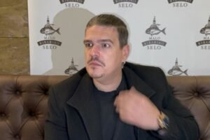 Isak Šabanović, pevač