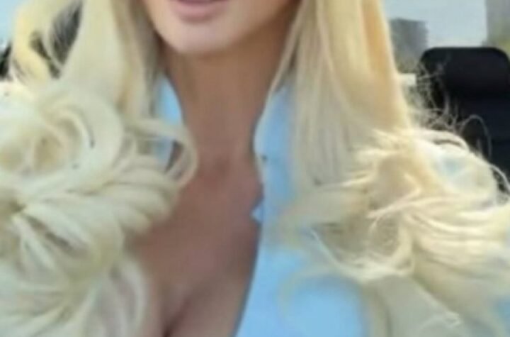 JELENA KARLEUŠA IZBACILA SILIKONE, CIBZAR SAMO ŠTO NE PUKNE! Pevačica OVAKVA sela za volan - NIJE ZA ONE SA SLABIM SRCEM!