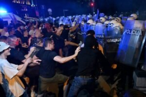 KO JE UROŠ RADOVANČEV? Birokratski projekat iz fotelje: NVO kadar i sistemski činovnik!