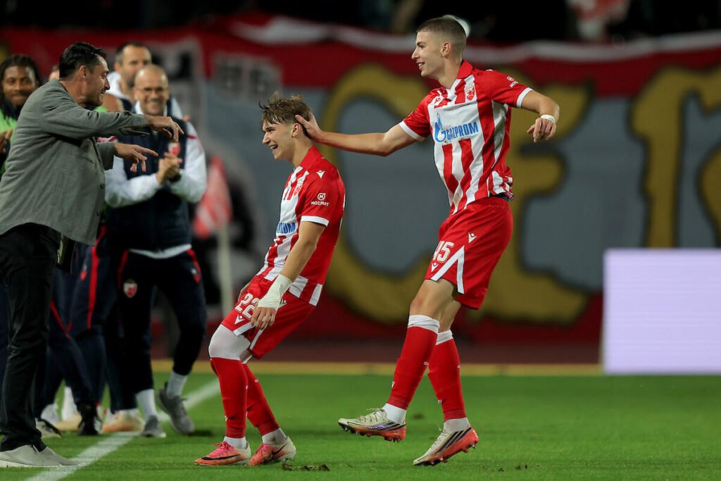 MAJSTORIJA O KOJOJ PRIČA EVROPA: Skinuo paučinu sa prečke, pa dobio prestižno priznanje UEFA!