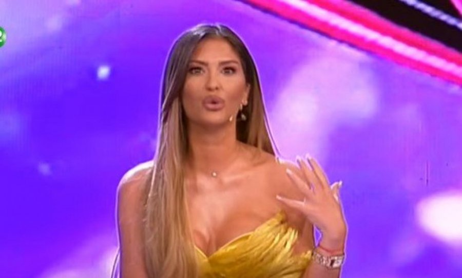 NJIH PRODUKCIJA ČUVA ZA VRHUNAC SPEKTAKLA! Voditeljka slučajno OTKRILA SPISAK IMENA - evo kome se NE PIŠE DOBRO!