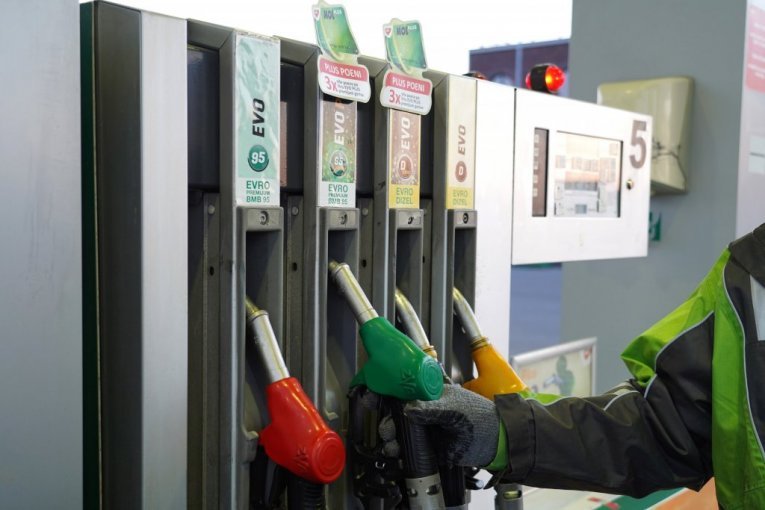 Nafta Brent iznad 105 dolara, evropske berze neujednačene