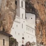 Najbolja atletičarka Balkana poklonila se svetinji na Ostrogu, a detalj na njenoj majici svima je zapao za oko!