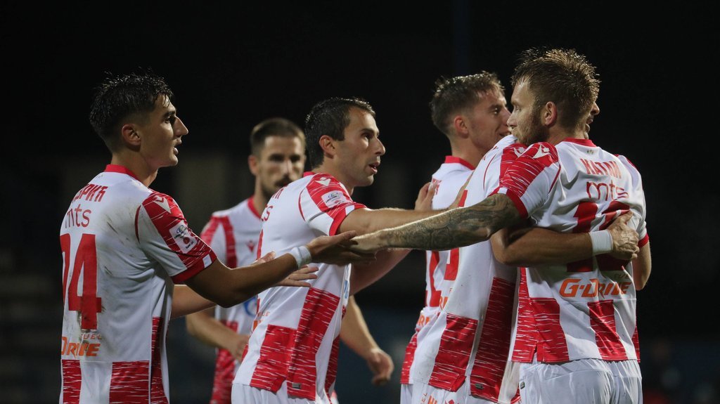 PALA PETARDA NA MARAKANI: Fudbaleri Crvene zvezde deklasirali lučansku Mladost