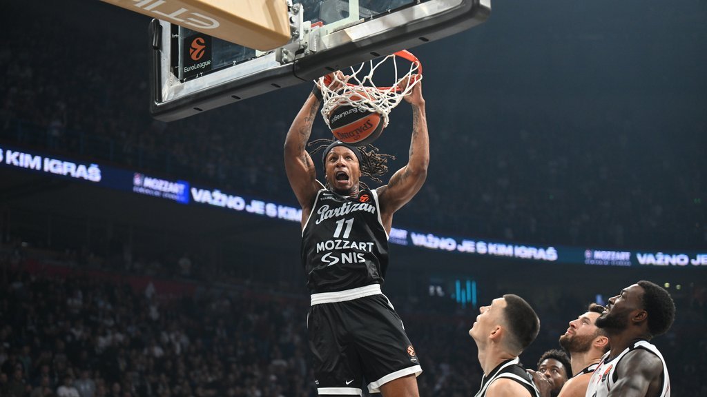 PARTIZAN NAKON DRAME NASTAVIO TRIJUMFALNU SERIJU U MINHENU: Crno-beli na krilima Karlika Džonsa srušili Bajern posle velikog preokreta