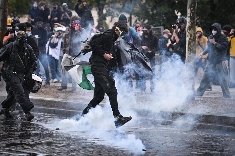Paklena subota u Francuskoj: Tokom protesta širom zemlje incidenti i sukobi, privedeno skoro 1.000 demonstranata