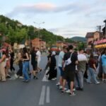 SKANDALČINA EPSKIH RAZMERA: BODU SE ŠPRICEVIMA, PA NOŽEVIMA U LEĐA! Blokaderi u Novom Pazaru se međusobno ucenjuju snimcima drogiranja!