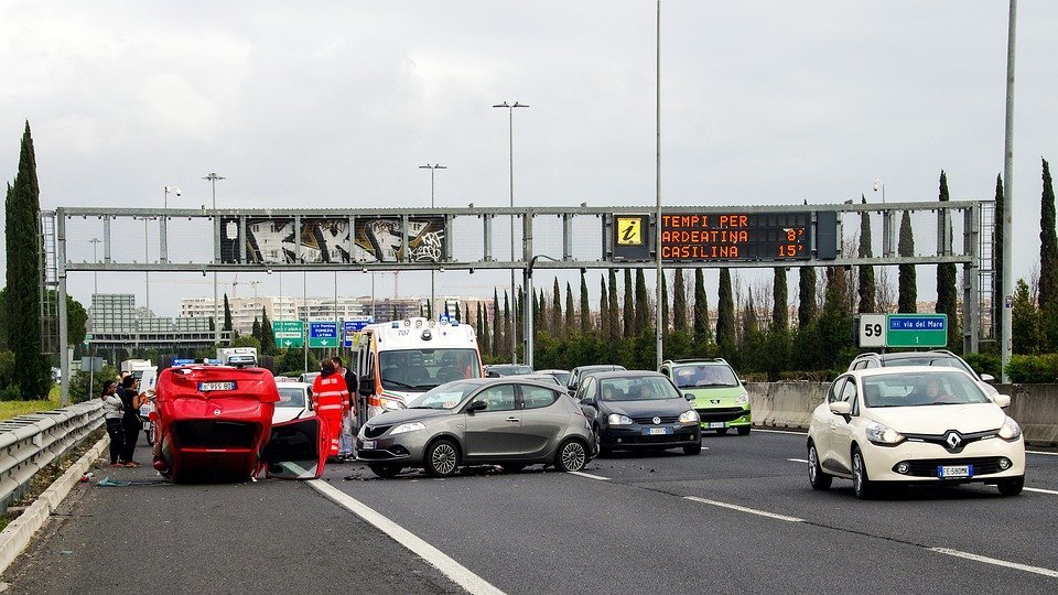 Stravična nesreća na Siciliji: Četiri radnika poginula kada se njihov automobil sudario sa kamionom