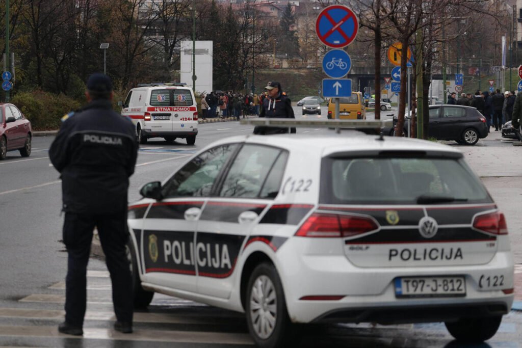 Stravična nesreća u Laktašima: Sudarili se automobil i motocikl, povređen maloletnik