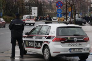 Stravična nesreća u Laktašima: Sudarili se automobil i motocikl, povređen maloletnik