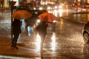 TEMPERATURA PADA ZA ČAK 10 STEPENI! Miholjskom letu dolazi kraj - spremajte tople jakne i kišobrane!