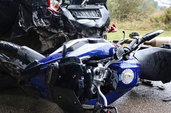 TEŠKA NESREĆA U LAKTAŠIMA: Sudarili se automobil i motor, saobraćaj je obustavljen