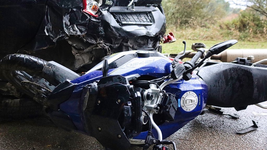 TEŠKA NESREĆA U LAKTAŠIMA: Sudarili se automobil i motor, saobraćaj je obustavljen