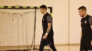 Utakmicu Partizana obeležio žestok incident: Rukometaš pao posle udarca, otac utrčao na teren