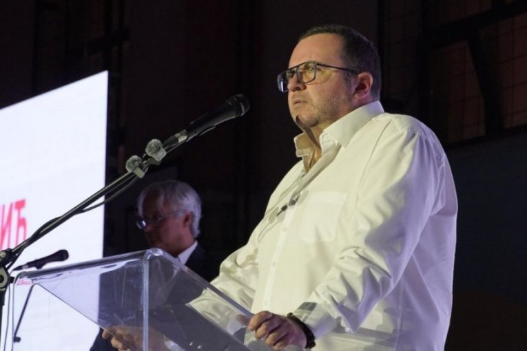 VIŠE OD TRI HILJADE ZDRAVSTVENIH RADNIKA I GRAĐANA NA TRIBINI "UJEDINJENI ZA ZDRAVLJE" U NIŠU! Prvi put apolitični lekari javno podržali listu koju predvodi Aleksandar Vučić! (FOTO)