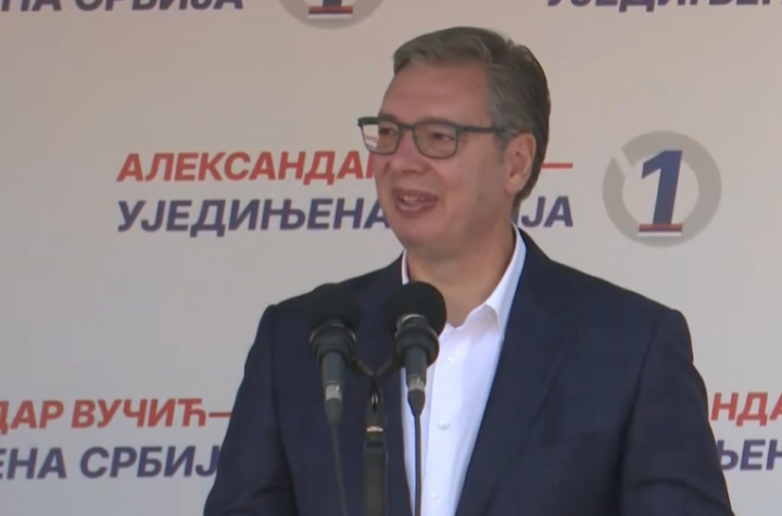 VUČIĆ U LESKOVCU! Dočekao ga ogroman broj ljudi, ori se "Aco Srbine"!