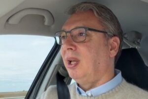 Vučić se obratio sa puta ka Zaječaru