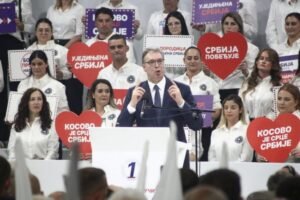 ZAGRLJAJ KOJI JE RASTOPIO KRAGUJEVAC: Dečak prišao Vučiću i zagrlio ga