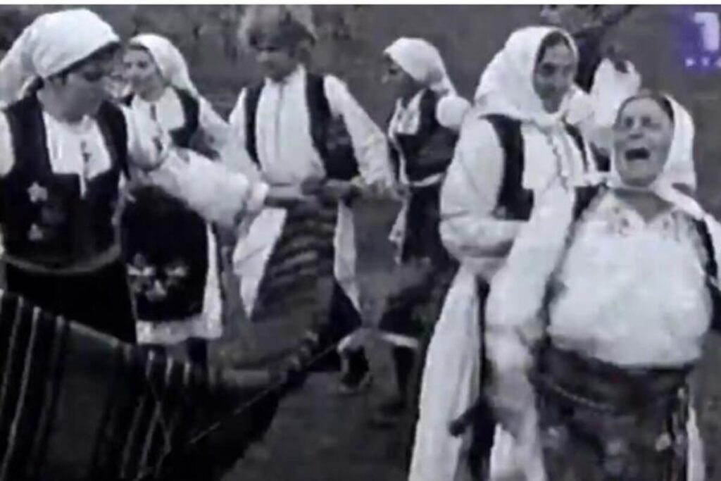 ŽENA PADA U STANJE TRANSA, A OKO NJE SE FORMIRA KOLO! Ovo je najneobičniji običaj na Balkanu! Naježićete se i zašto